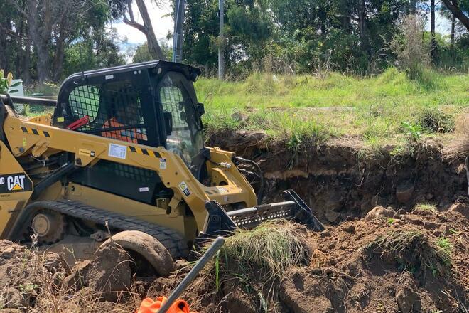 MINI EXCAVATOR FOR HIRE WITH OPERATOR