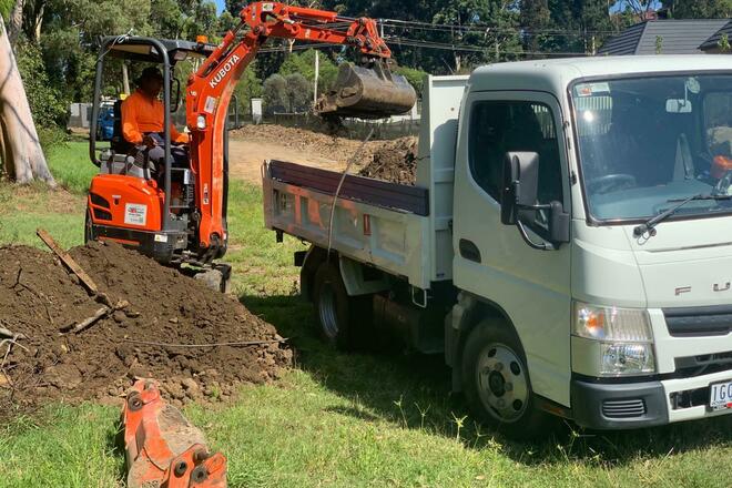MINI EXCAVATOR FOR HIRE WITH OPERATOR