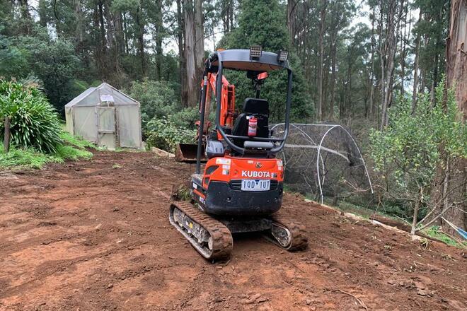MINI EXCAVATOR FOR HIRE WITH OPERATOR