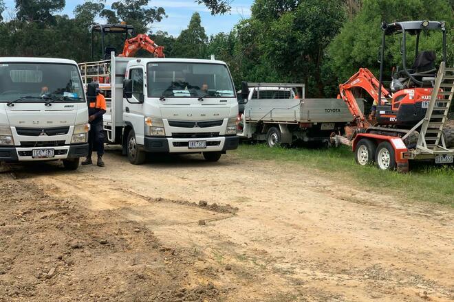 MINI EXCAVATOR FOR HIRE WITH OPERATOR