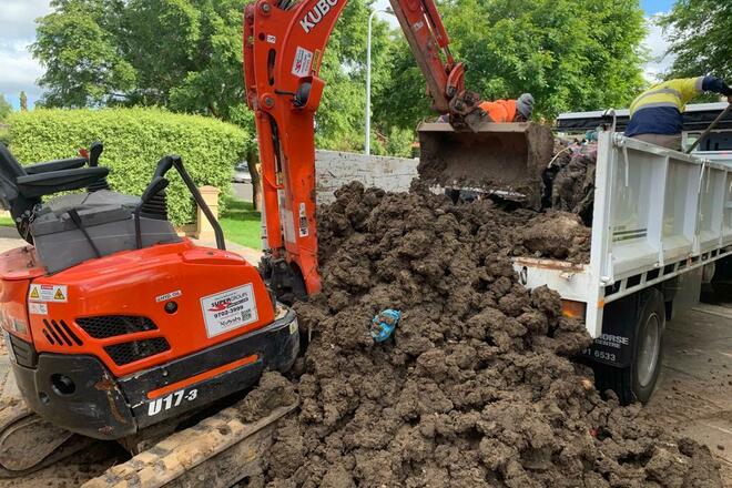 MINI EXCAVATOR FOR HIRE WITH OPERATOR