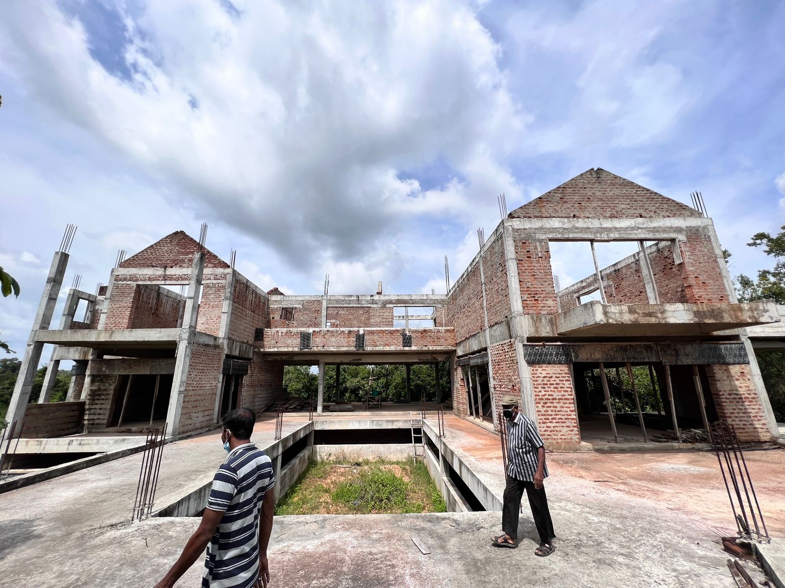 HALF-COMPLETED VILLA FOR SALE IN SIGIRIYA