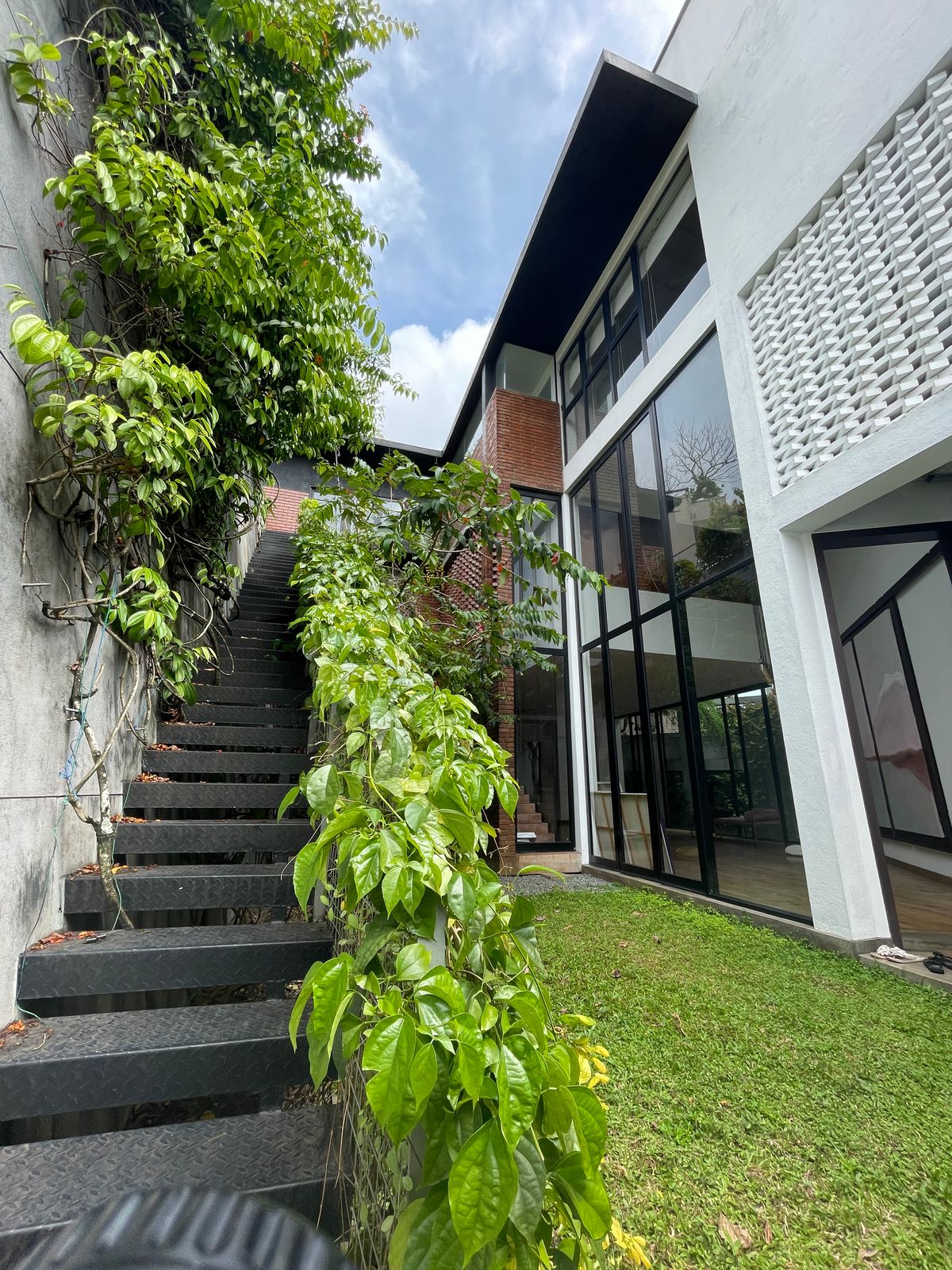 LUXURY HOUSE FOR SALE RAJAGIRIYA