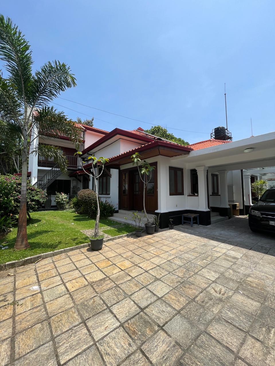 LUXURY HOUSE FOR RENT | DE FONSEKA PL COLOMBO 03 COLOMBO