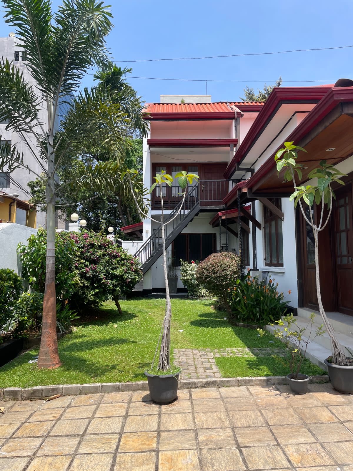 LUXURY HOUSE FOR RENT | DE FONSEKA PL COLOMBO 03 COLOMBO