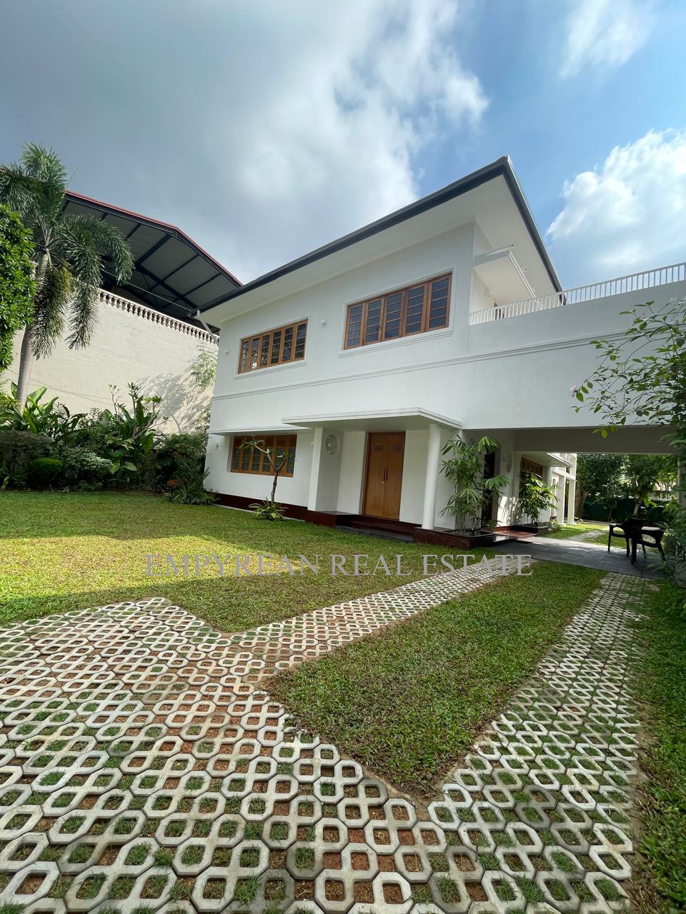 LUXURY COLONIAL HOUSE ON A LARGE 34 PERCH LAND FOR RENT