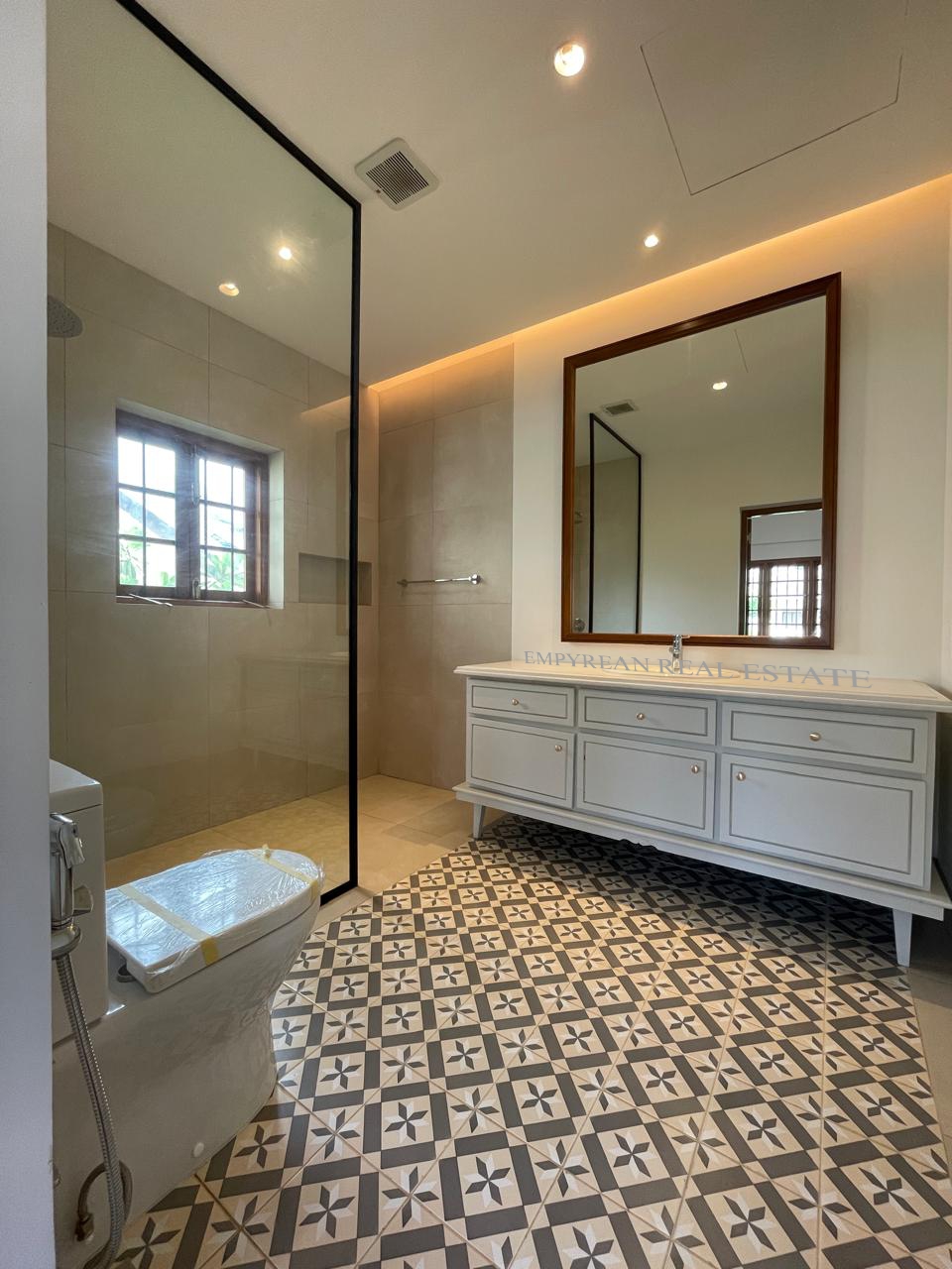 LUXURY COLONIAL HOUSE ON A LARGE 34 PERCH LAND FOR RENT