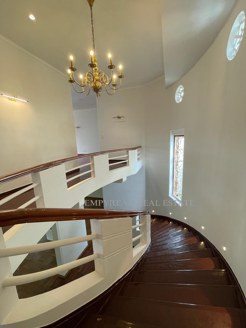 LUXURY COLONIAL HOUSE ON A LARGE 34 PERCH LAND FOR RENT