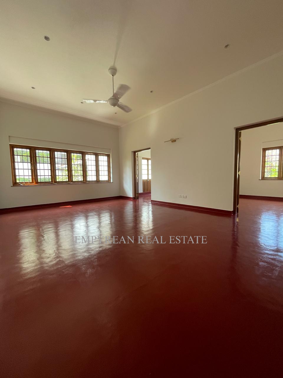 LUXURY COLONIAL HOUSE ON A LARGE 34 PERCH LAND FOR RENT