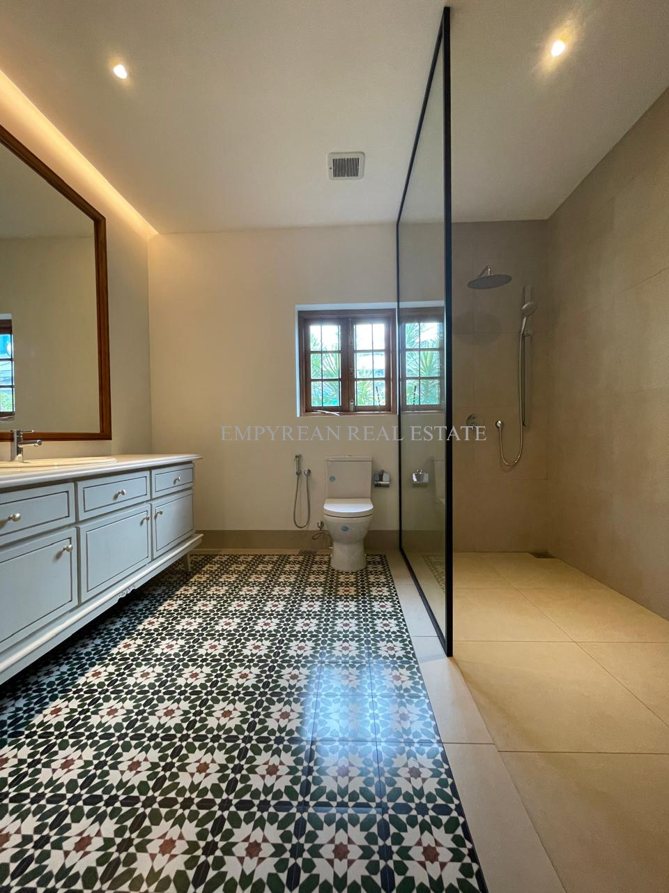 LUXURY COLONIAL HOUSE ON A LARGE 34 PERCH LAND FOR RENT